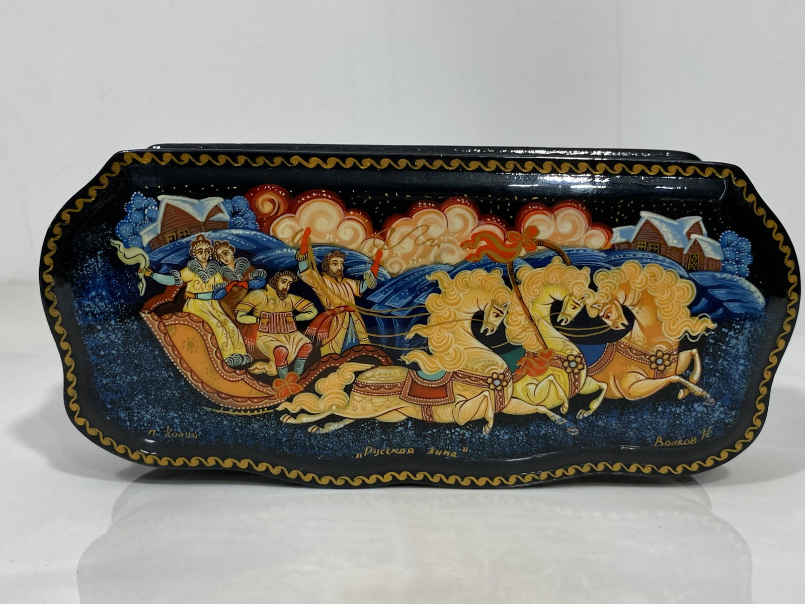 SIGNED RUSSIAN BLACK LACQUER HAND PAINTED TRINKET BOX ROYAL CHARIOT HORSES: SIGNED RUSSIAN BLACK LACQUER HAND PAINTED TRINKET BOX ROYAL CHARIOT HORSES——MEASURES APPROXIMATELY —4"X8"X1.5"——All items Located in Hollywood Florida Warehouse. Thank yo
