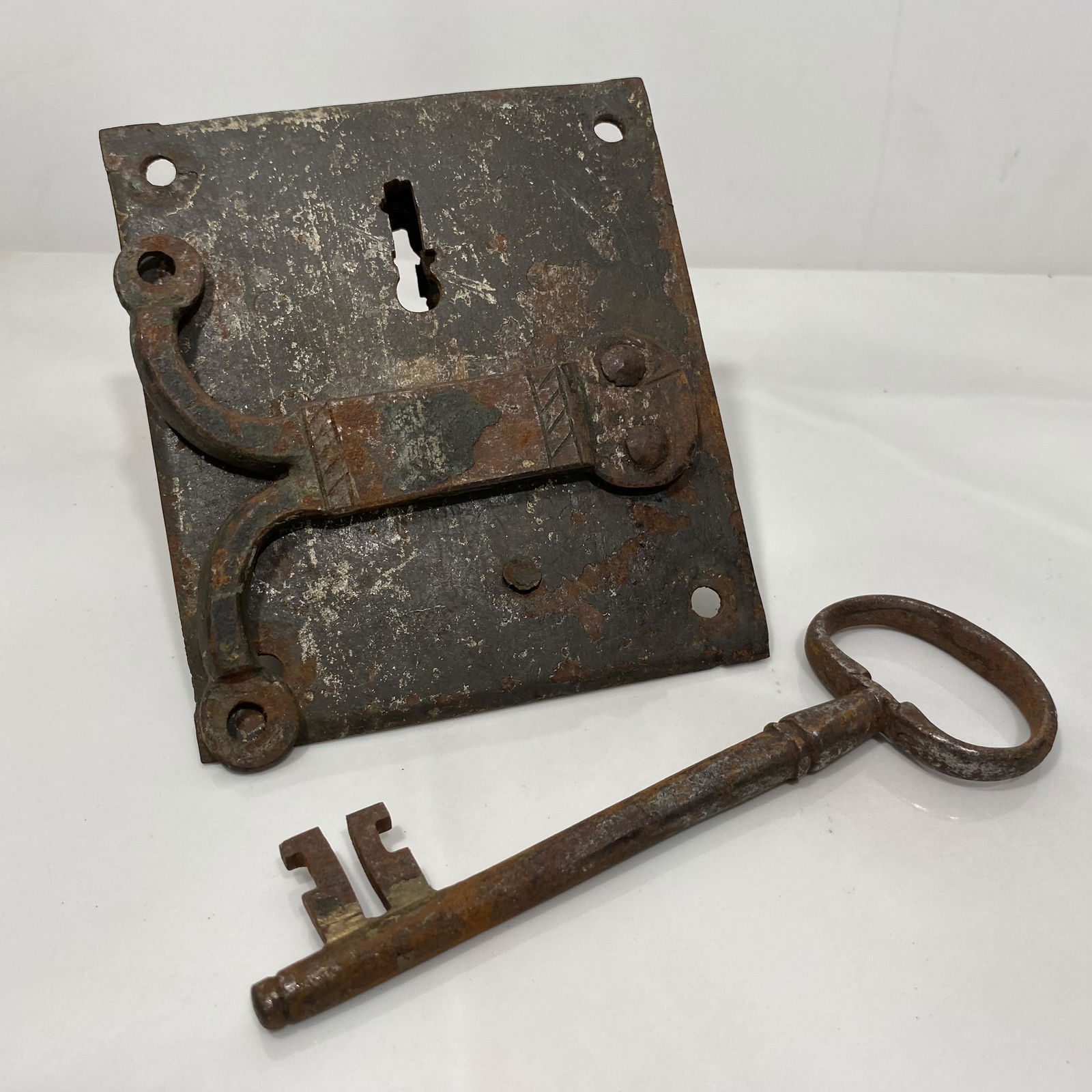 ANTIQUE SHIP SALVAGE EARLY WROUGHT IRON DOOR HARDWARE LOCK W/KEY (1 of 4)