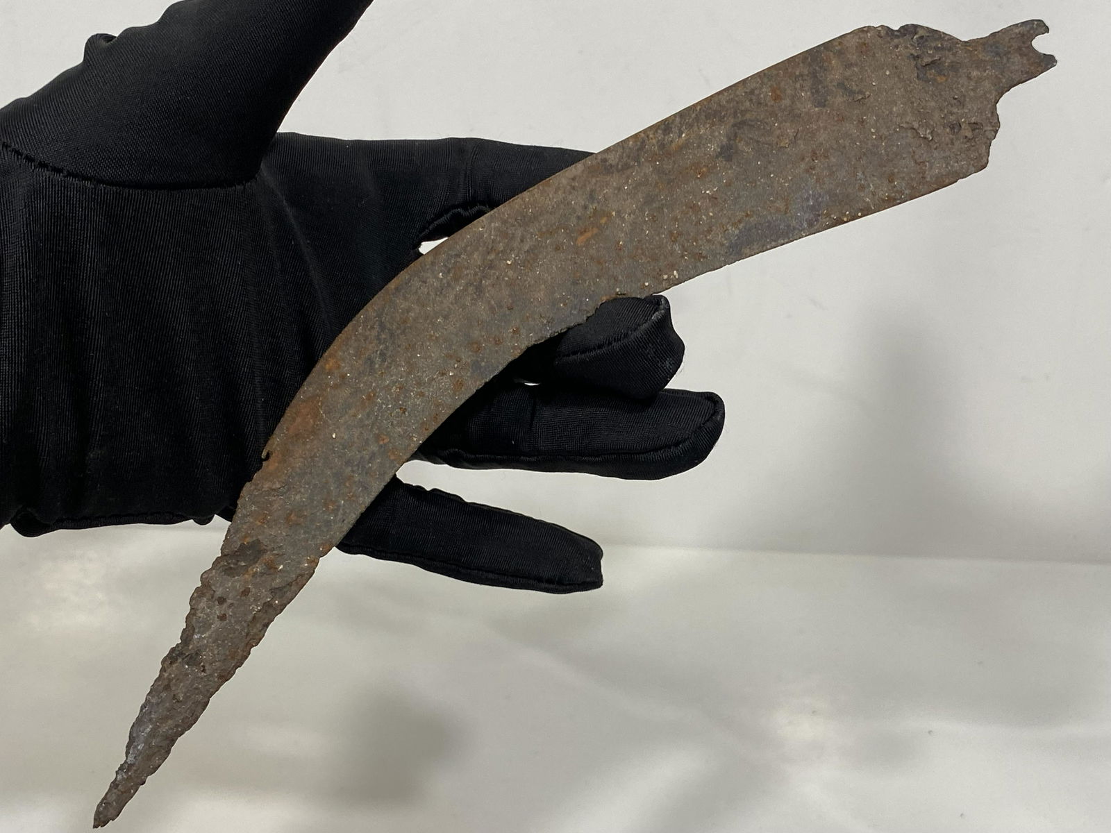 ANTIQUE SALVAGED DACIAN CURVED IRON KNIFE DAGGER BLADE (1 of 3)