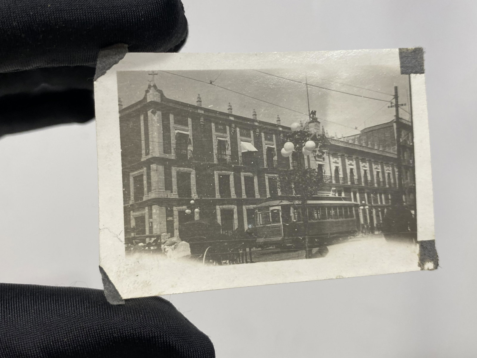 ORIGINAL HUGO BREHME (1882-1954) BLACK & WHITE PHOTOGRAPH MEXICO: ORIGINAL HUGO BREHME (1882-1954) BLACK & WHITE PHOTOGRAPH MEXICO——MEASURES APPROXIMATELY 2.5"X2"——WE CURRENTLY HAVE SEVERAL OTHER PHOTOGRAPHS BY HUGO BREHME AVAILABLE ON AUCTIO