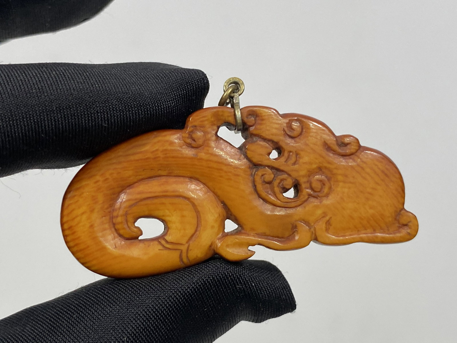 ANTIQUE CARVED JAPANESE IVORY NETSUKE DRAGON PENDANT: ANTIQUE CARVED JAPANESE IVORY NETSUKE DRAGON PENDANT â€”â€”MEASURES APPROXIMATELY â€”2"â€”â€”All items Located in Hollywood Florida Warehouse. Thank you for your inquiry about