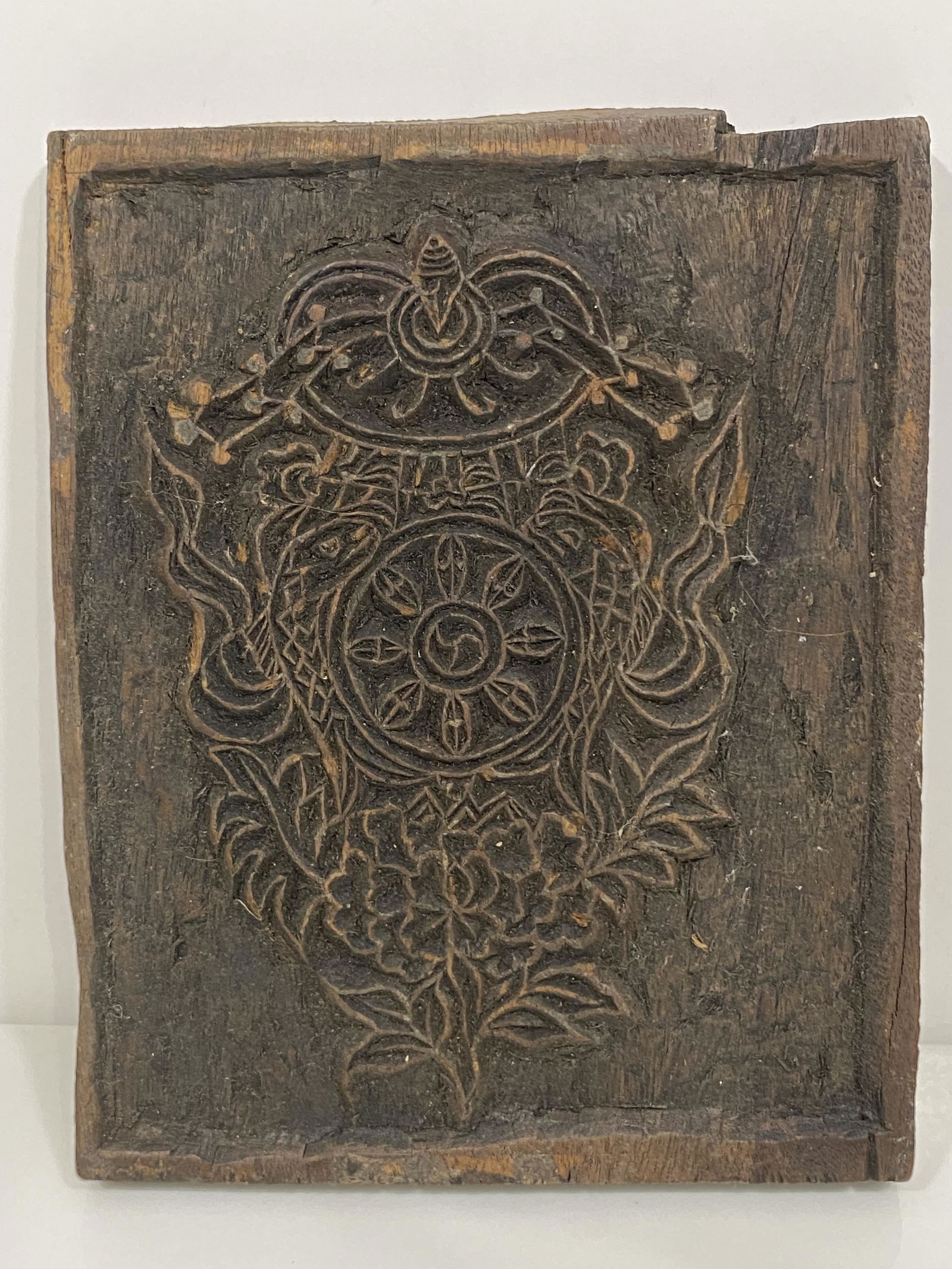 ANTIQUE TIBETAN CARVED WOOD PRINTING BLOCK BATIK STAMP: ANTIQUE TIBETAN CARVED WOOD PRINTING BLOCK BATIK STAMP——MEASURES APPROXIMATELY —5"X6"——All items Located in Hollywood Florida Warehouse. Thank you for your inquiry about