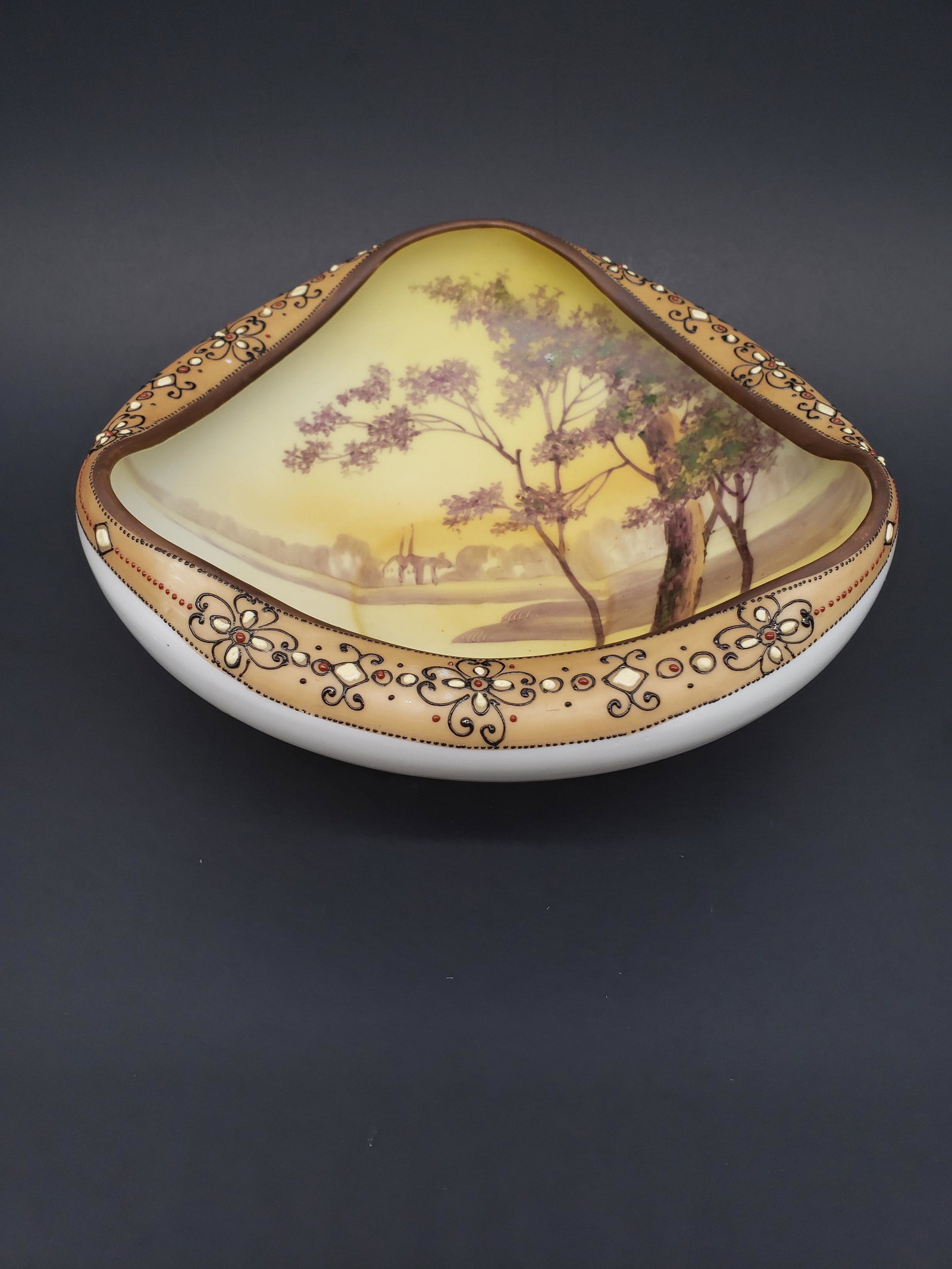 ANTIQUE NIPPON HAND PAINTED BOWL: ANTIQUE HAND PAINTED BOWL 7 1/2" X 7 1/4" X 3 1/4" All items Located in Hollywood Florida Warehouse. Thank you for your inquiry about shipping your precious item/items purchased at Puckett Auctions. P