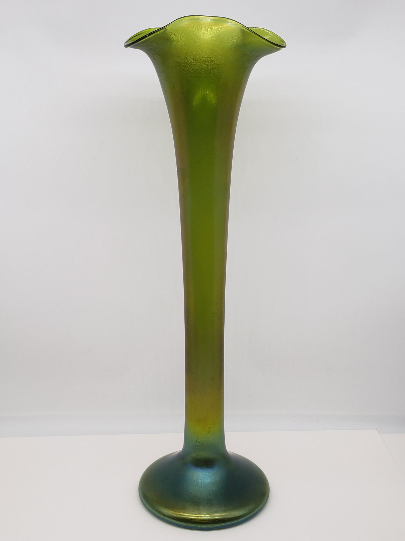 LARGE LOETZ IRIDESCENT VASE (1 of 8)