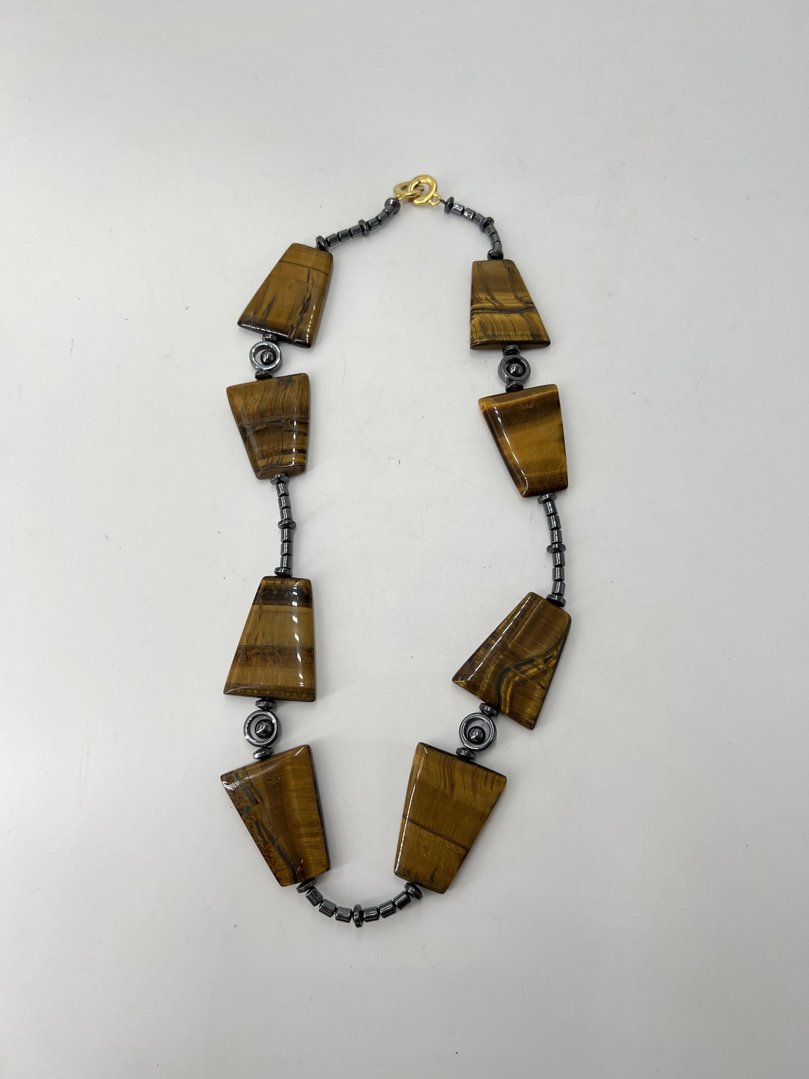 VINTAGE TIGER EYE NECKLACE: VINTAGE TIGER EYE NECKLACE 23" X 1 1/4" All items Located in Hollywood Florida Warehouse. Thank you for your inquiry about shipping your precious item/items purchased at Puckett Auctions. Please note 