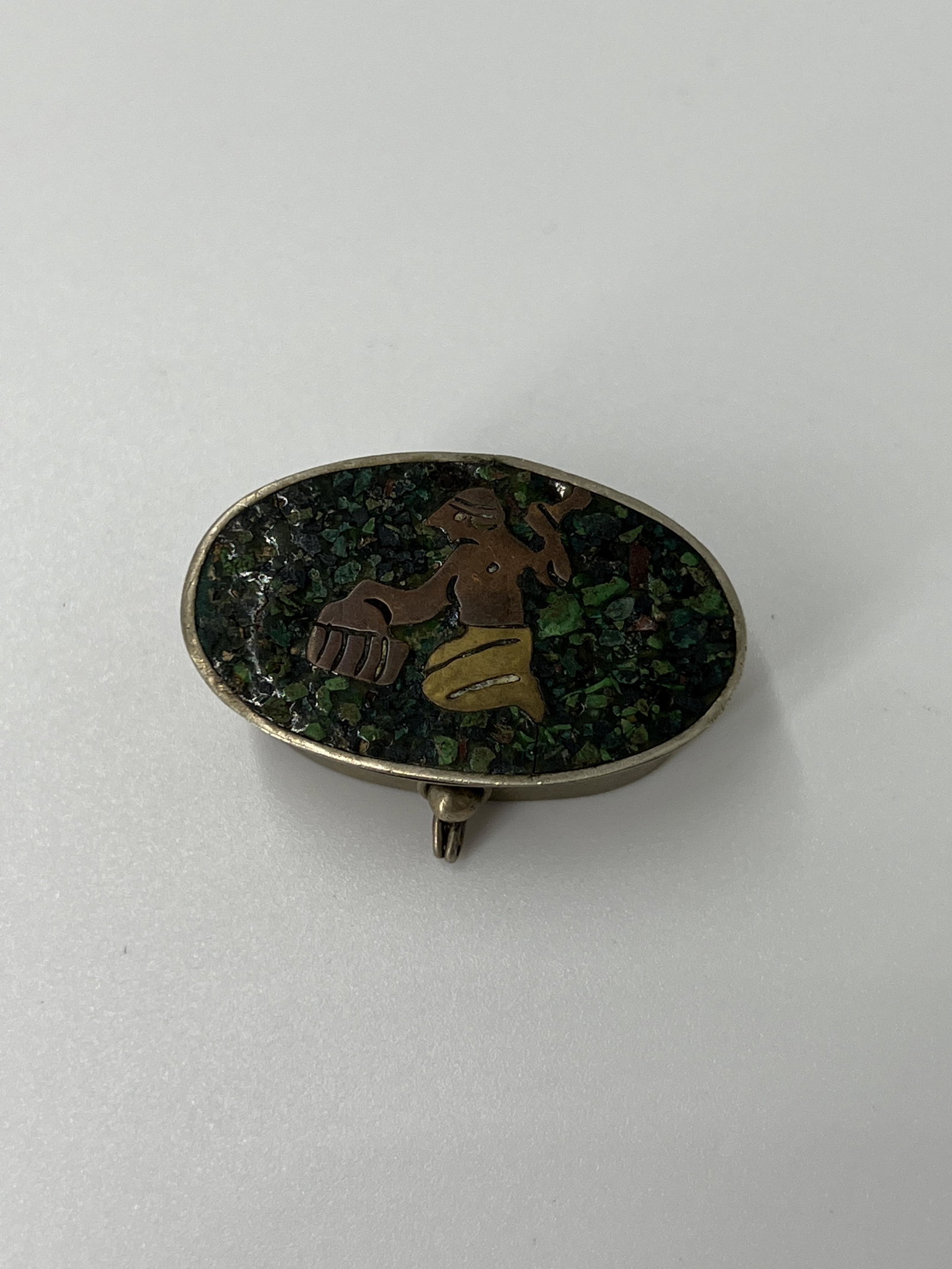 INDIAN TURQUOISE MEXICO PILL BOX: INDIAN TURQUOISE MEXICO PILL BOX 1/3" X 1 3/4" X 1" All items Located in Hollywood Florida Warehouse. Thank you for your inquiry about shipping your precious item/items purchased at Puckett Auctions. 