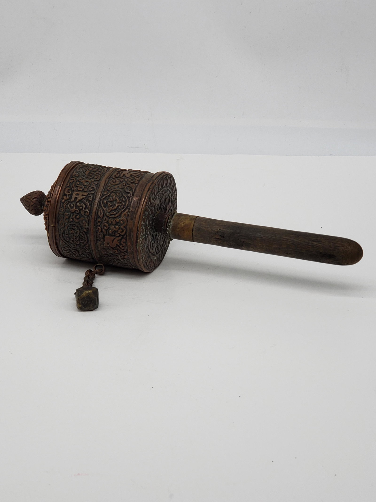 ANTIQUE TIBETAN COPPER PRAYER WHEEL: ANTIQUE TIBETAN COPPER PRAYER WHEEL WITH SCROLL 10 1/2" X 3 1/4" All items Located in Hollywood Florida Warehouse. Thank you for your inquiry about shipping your precious item/items purchased at Pucke