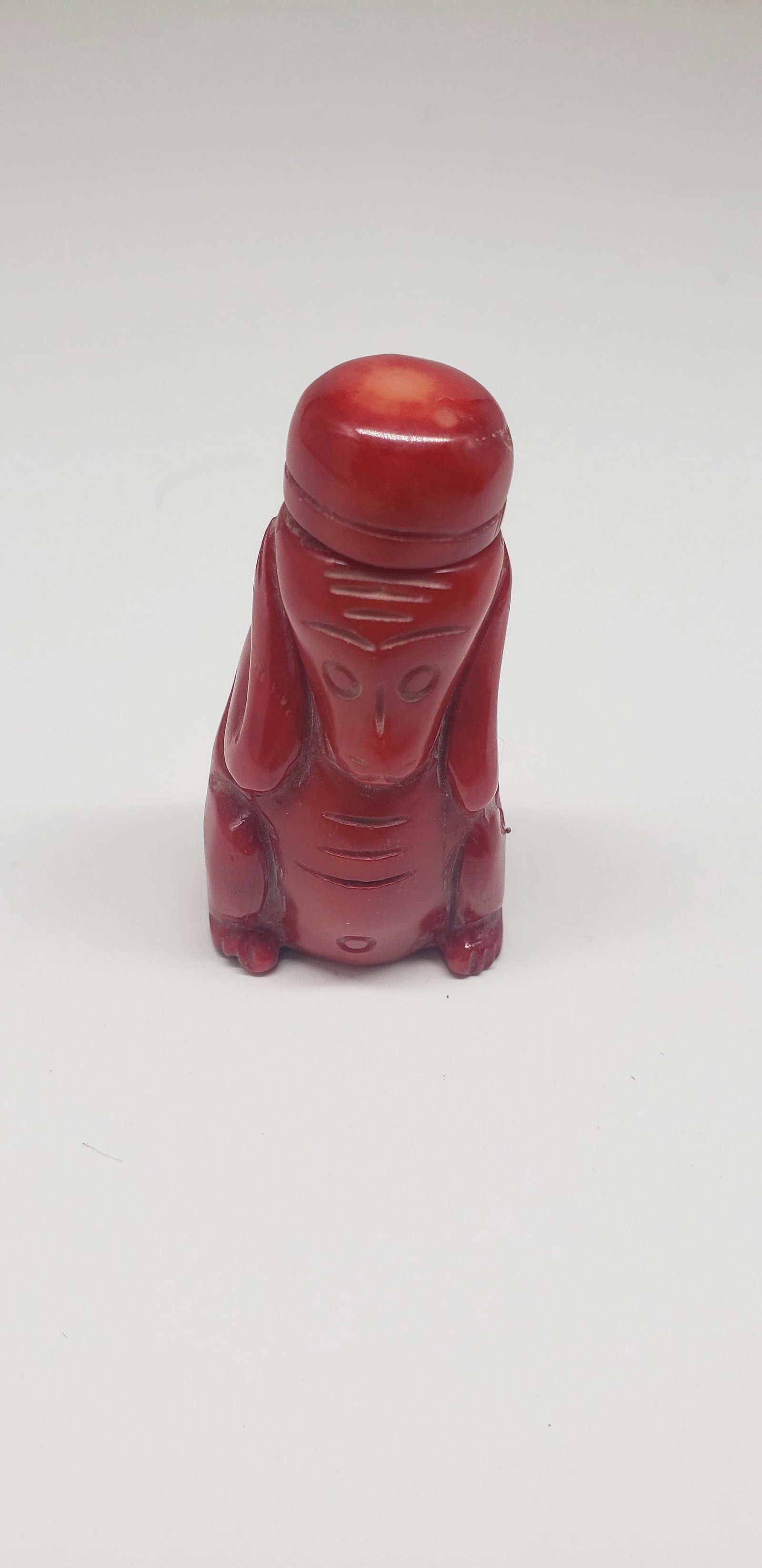 ANTIQUE HAND CARVED RED CORAL SNUFF BOTTLE: ANTIQUE HAND CARVED RED CORAL SNUFF BOTTLE - HEAR NO EVIL 2 1/4" X 1 1/4" All items Located in Hollywood Florida Warehouse. Thank you for your inquiry about shipping your precious item/items purchased