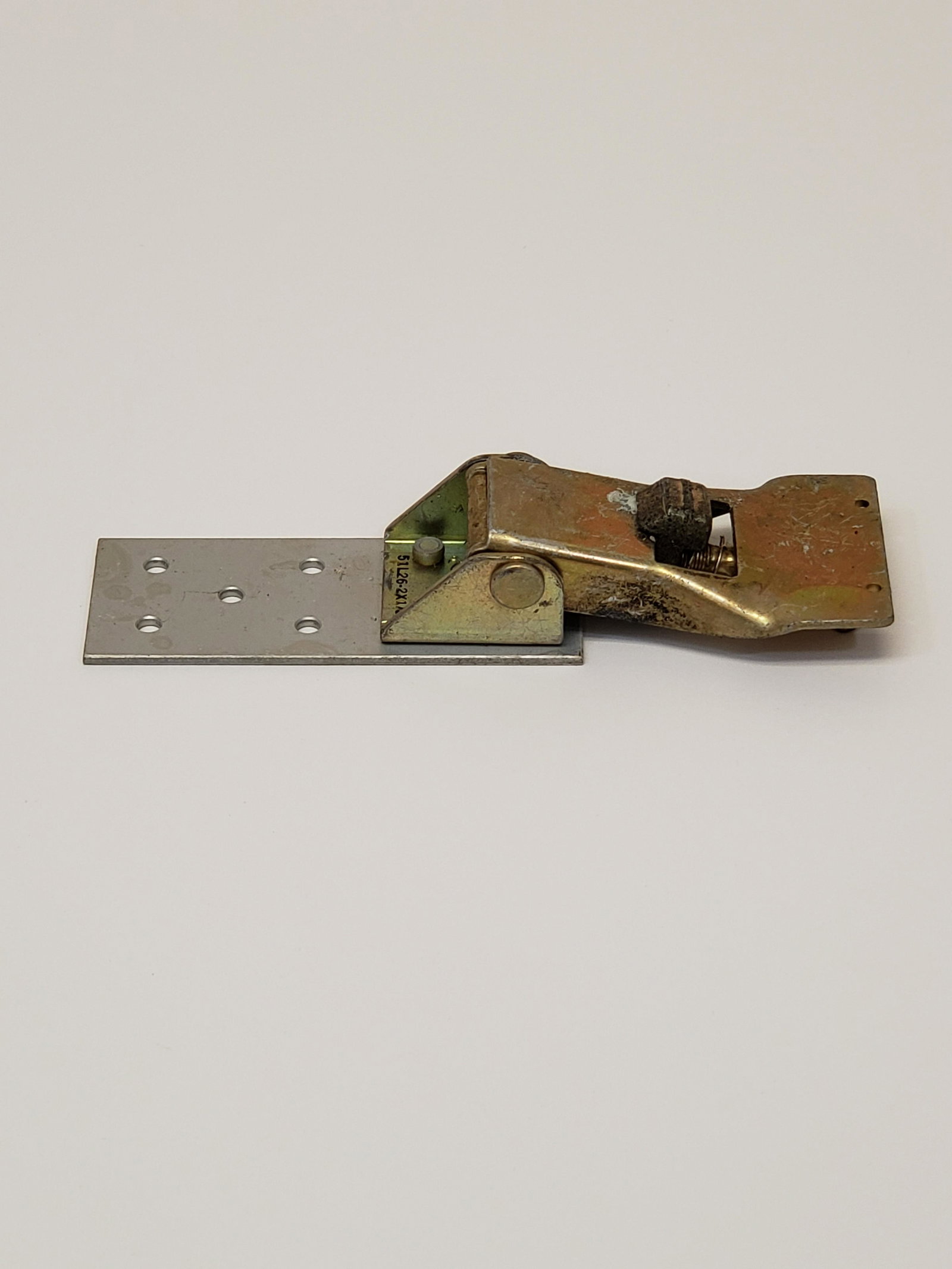 NASA FLOWN APOLLO HATCH LATCH: NASA FLOWN APOLLO HATCH LATCH 4 1/2" X 1 3/8" All items Located in Hollywood Florida Warehouse. Thank you for your inquiry about shipping your precious item/items purchased at Puckett Auctions. Please