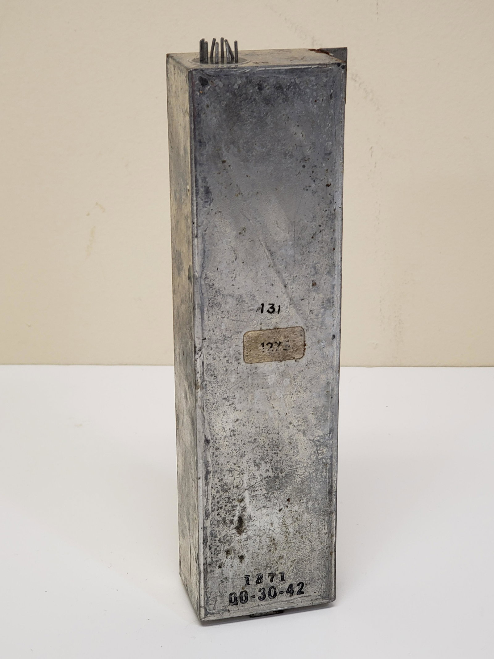 NASA APOLLO CAPACITOR: NASA APOLLO CAPACITOR 7 3/4" X 2" X 1 1/2" All items Located in Hollywood Florida Warehouse. Thank you for your inquiry about shipping your precious item/items purchased at Puckett Auctions. Please no