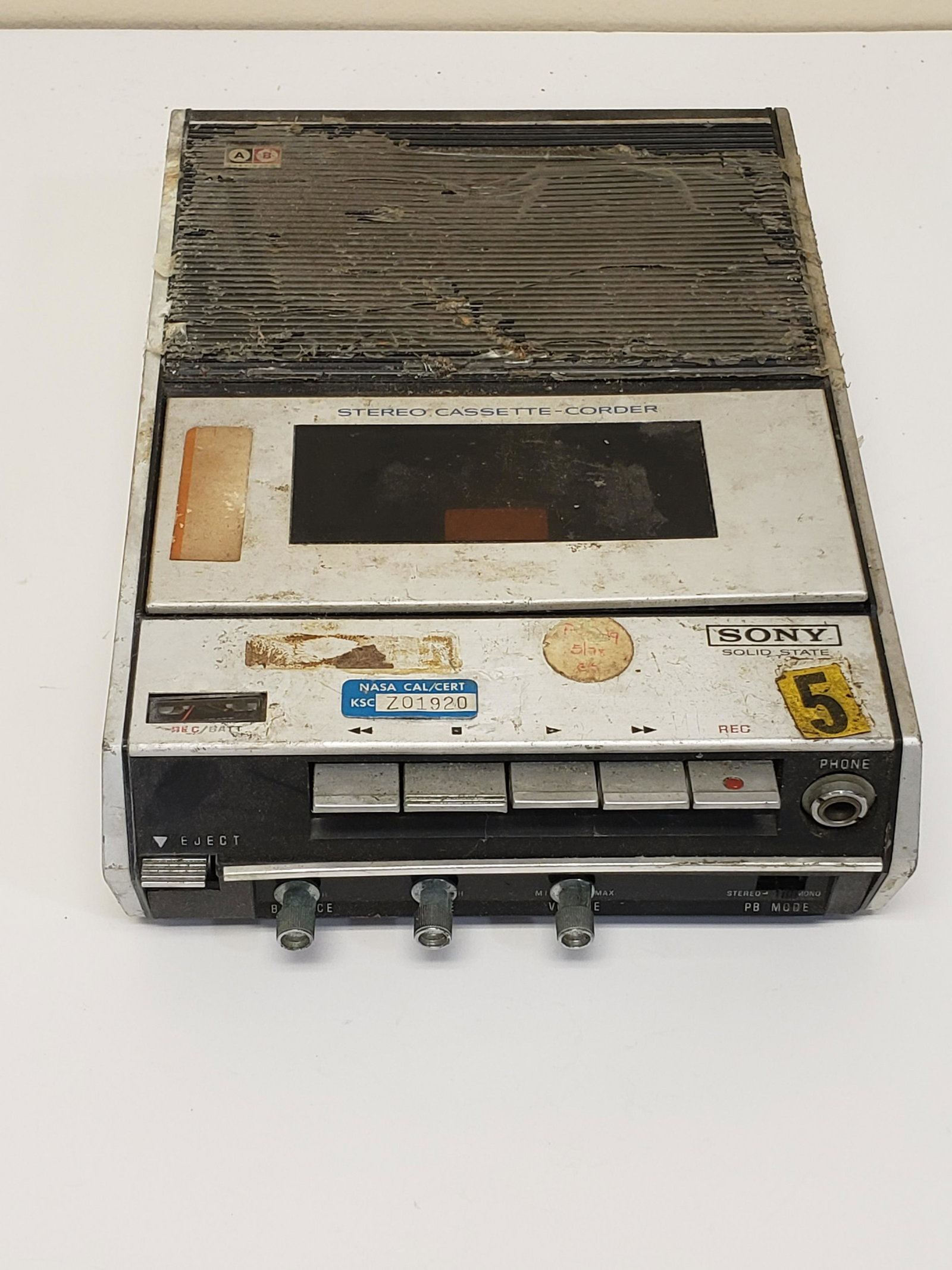 NASA APOLLO CASSETTE TAPE RECORDER: NASA APOLLO CASSETTE TAPE RECORDER WITH NASA CAL/CERT TAG 9 1/2" X 6 1/2" All items Located in Hollywood Florida Warehouse. Thank you for your inquiry about shipping your precious item/items purchased