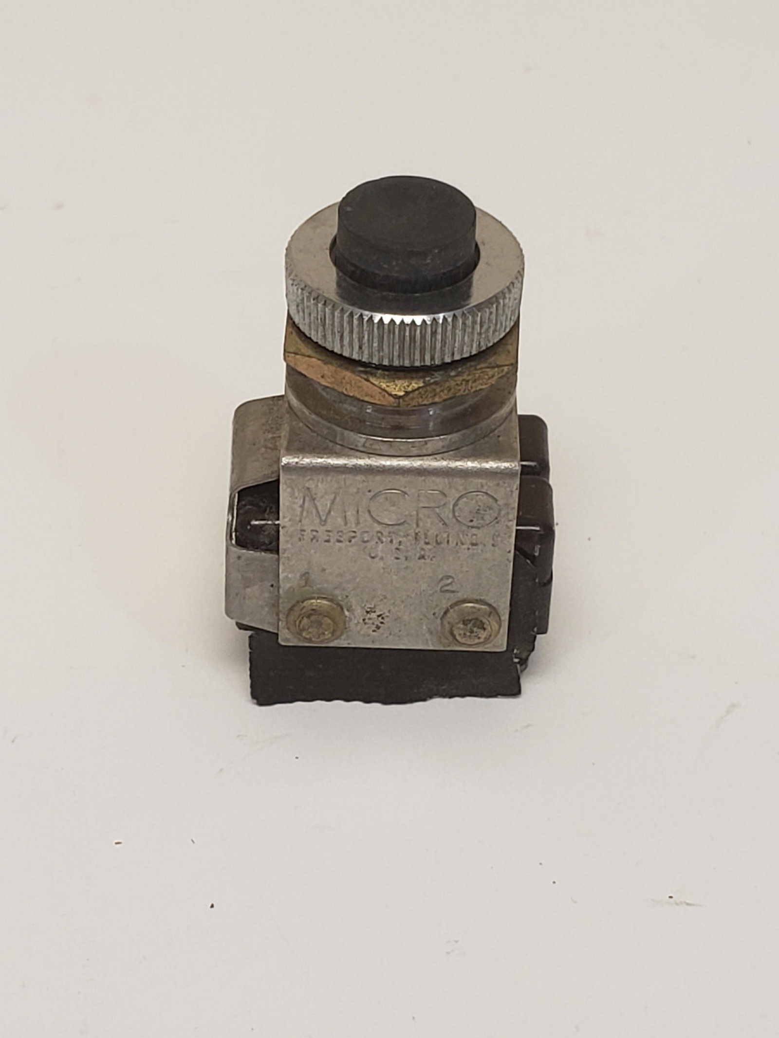 NASA APOLLO ACTUATOR SWITCH: NASA APOLLO ACTUATOR SWITCH 1 1/4" X 3/4" All items Located in Hollywood Florida Warehouse. Thank you for your inquiry about shipping your precious item/items purchased at Puckett Auctions. Please not