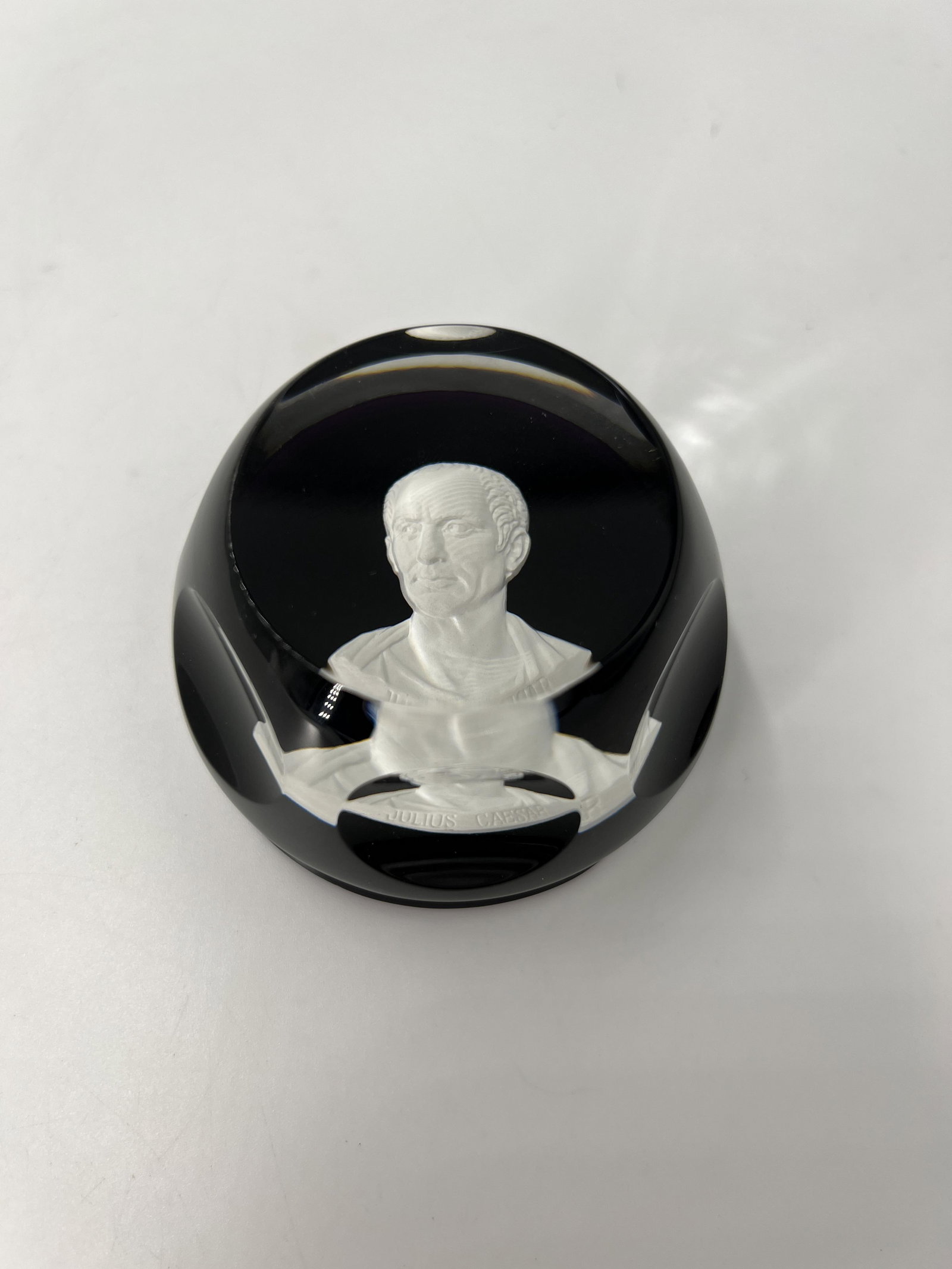 BACCARAT 1976 THE FRANKLIN MINT PAPER WEIGHT: BACCARAT FRANCE 1976 THE FRANKLIN MINT PAPER WEIGHT 1 3/4" X 2 3/4" All items Located in Hollywood Florida Warehouse. Thank you for your inquiry about shipping your precious item/items purchased at Pu