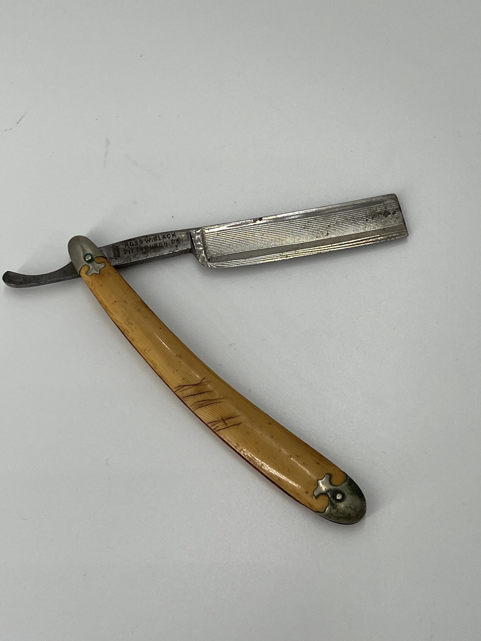 VICTORIAN SHAVING STRAIGHT RAZOR: VICTORIAN SHAVING STRAIGHT RAZOR MARKED COMPANION ROSS W. BLACK PITTSBURGH PA. 9" LONG All items Located in Hollywood Florida Warehouse. Thank you for your inquiry about shipping your precious item/it