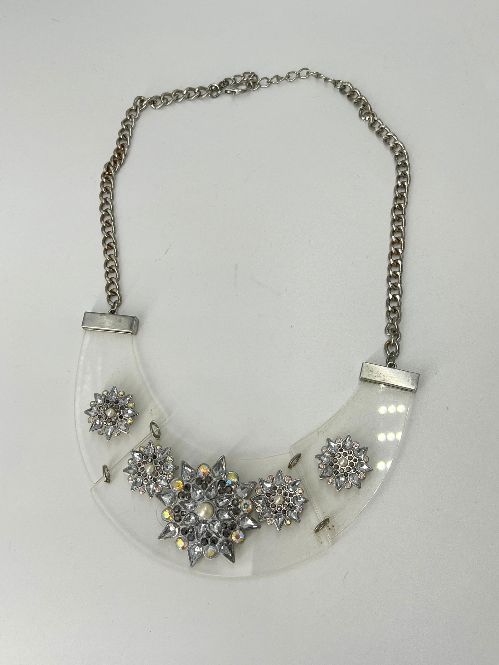 VINTAGE LUCITE RHINESTONE NECKLACE: VINTAGE LUCITE RHINESTONE ADJUSTABLE NECKLACE APPROX. 22" LONGN X 2" All items Located in Hollywood Florida Warehouse. Thank you for your inquiry about shipping your precious item/items purchased at P