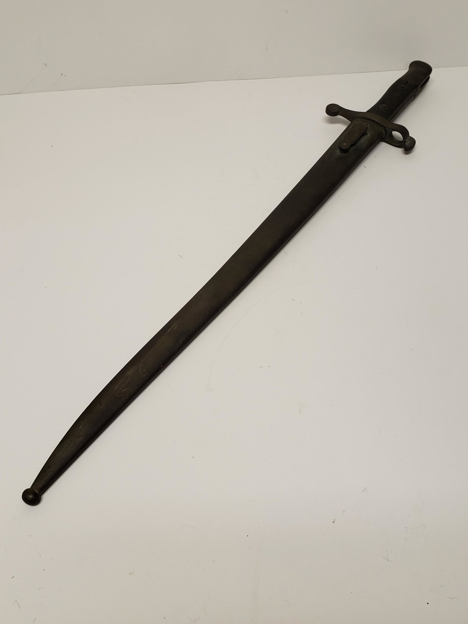 WORLD WAR I BAYONET: WORLD WAR I BAYONET BLADE 18 1/2" WITH HANDLE 24 1/4" All items Located in Hollywood Florida Warehouse. Thank you for your inquiry about shipping your precious item/items purchased at Puckett Auctions