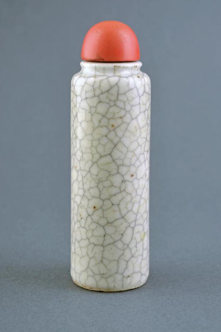 A BIG AND RARE CRAQUELE' PORCELAIN SNUFF BOTTLE (1 of 1)