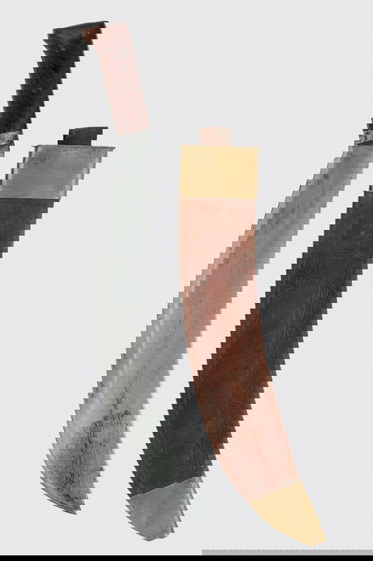 A machete: Dating: 20th Century Provenence: Nord America Pesante lama curva a un filo, impugnatura a becco con guancette in legno e ghiera in ferro; fodero in cuoio con marchio "Collins & Co. Legitimus", impress