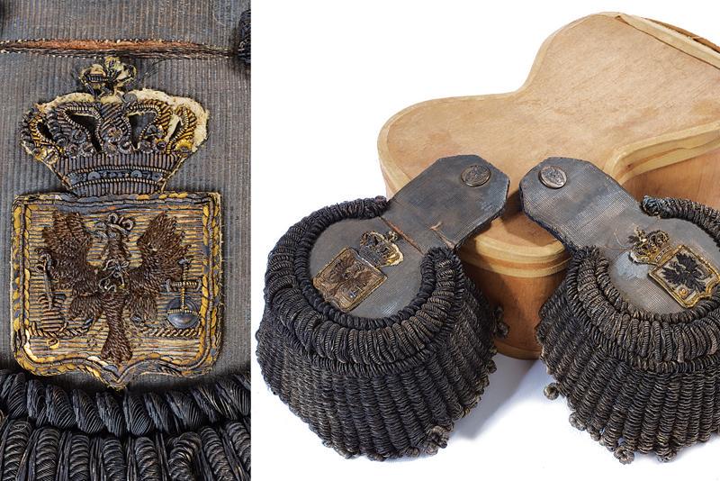 A pair of epaulettes for a high ranking functionary: dating: circa 1900 provenance: Prussia, Made of silver thread, with silvered copper button. One epaulette with unsewn parts. Both with a badge with crowned shield mounted with Prussian eagle, all in g