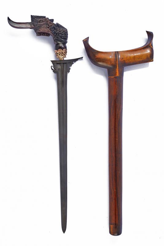 Kingfisher kris: dating: 20th Century provenance: Sumatra, Long, straight, double-edged blade, with chiselled base and deep groove through all the length. Wooden ukiran, finely chiselled in Kingfisher way, white metal