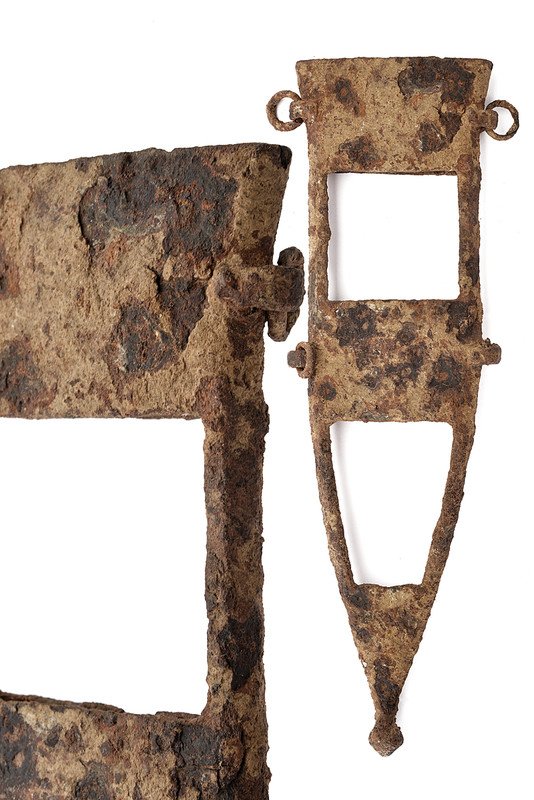 A rare scabbard for a Pugio (Roman dagger): dating: 4th Century provenance: Central Italy Made of iron, for a wide blade, featuring two open-works. The leather covering is entirely missing. Keeping three of the four suspension rings. Areas of r