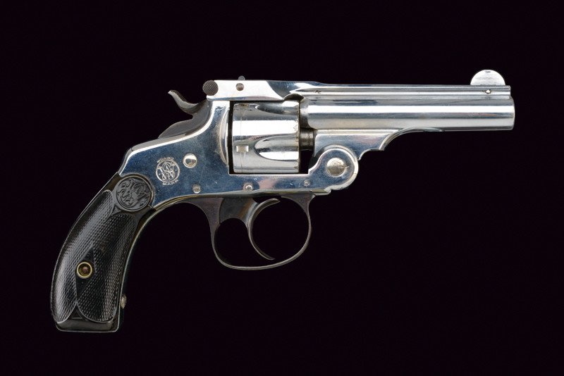 A S&W 32 Double Action Fourth Model Revolver: dating: 1875-1890 provenance: USA Round, rifled, 3" barrel; provided with rib featuring address and patents of the factory up to 1889. Grooved, five-shot groove. Smooth frame. Serial number "205xxx". 