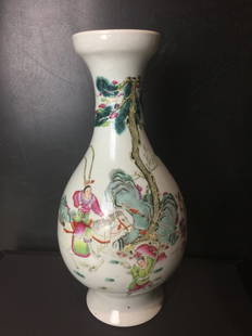 18th/19th century Chinese porcelain vase: 18th/19th century Chinese porcelain vase.12" x 5.5".