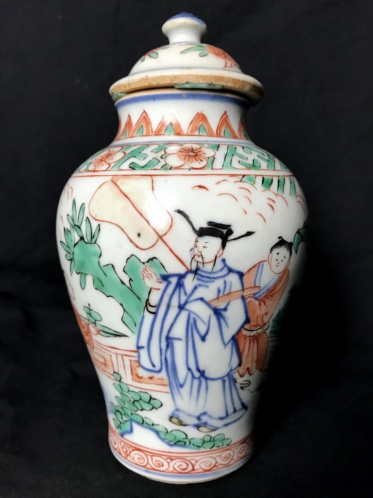 Early Chinese porcelain jar with lid (1 of 9)