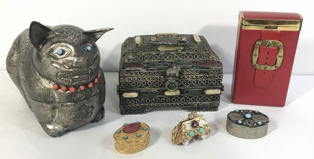 Miscellaneous decorative boxes (6): 6 Miscellaneous decorative boxes. The largest one H 4.5" x 6.5", the smallest H 0.75" x W 1"