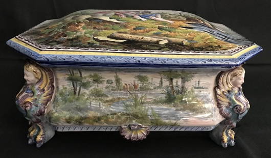 Large Capodimonte style box, 19th century: Large Capodimonte style box, 19th century. 13.5"x 4".