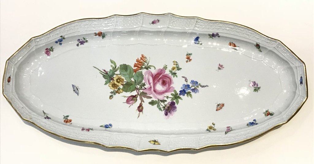 Meissen large platter, 21" wide,circa 1930: Meissen large platter, 21" wide,circa 1930.Designed with insects,butterflies, etc.Estate of Anne Rubin Klein, NYC.