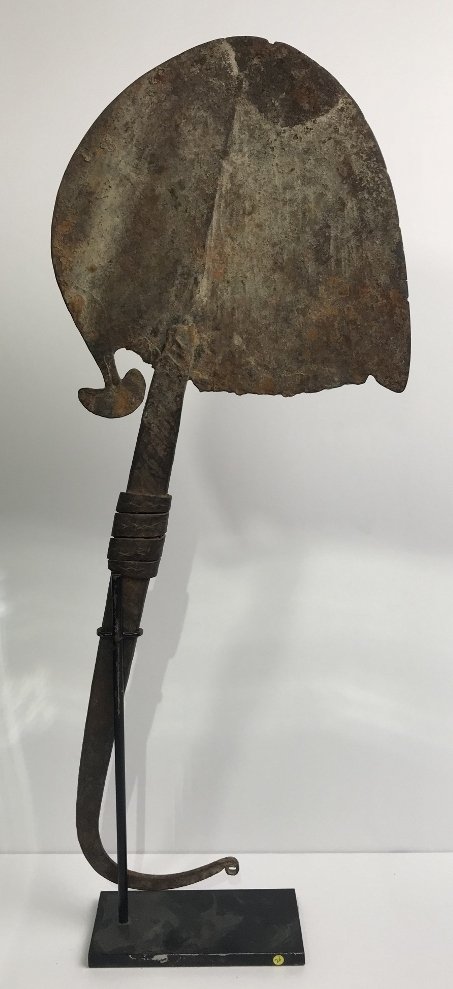 African blade or knife currency, Hunt Fine Arts Prov (1 of 8)