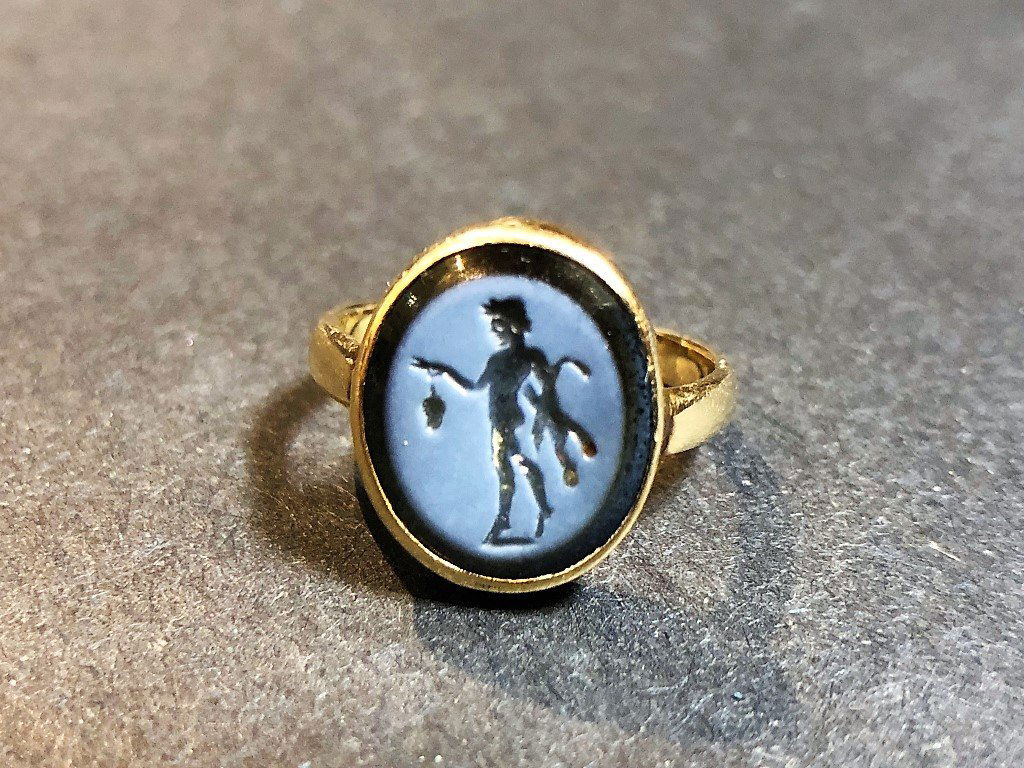 14k and blue chalcedony intaglio, Bacchus, 19th century (1 of 6)
