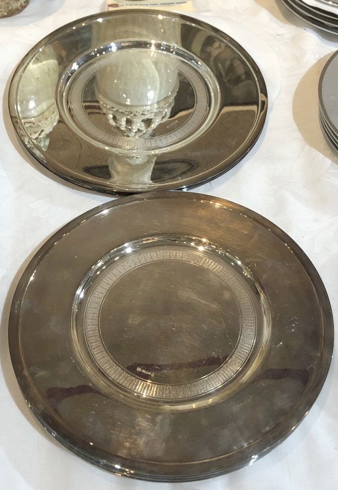 12 Christofle silver plated service plates (1 of 5)