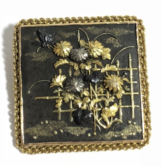 14k gold Shakudo brooch, 8 dwts: 14k gold Shakudo brooch, 8 dwts. 1"x 1".