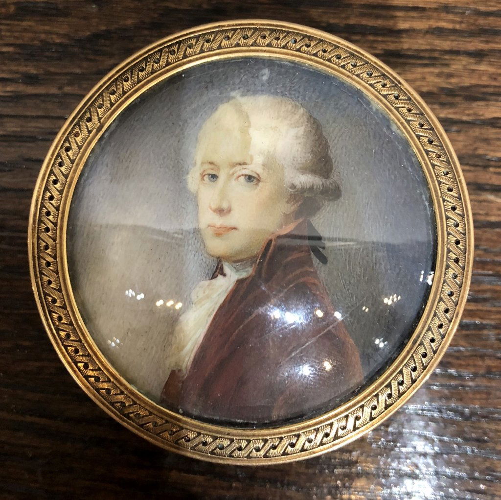 18th c. gold box w/min. signed A.Krause, 37.7dwts (1 of 12)