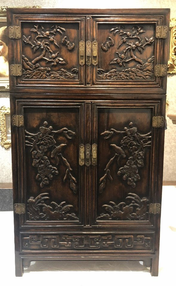 Carved wood Chinese small cabinet, c.1900 (1 of 8)