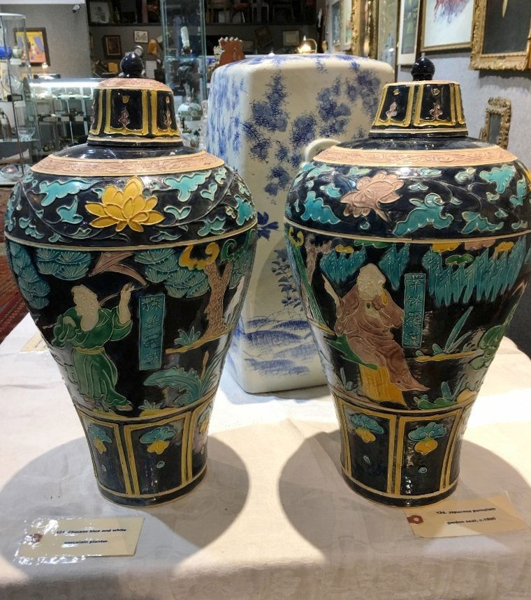 Pair of large Chinese vases,c.1965 (1 of 9)