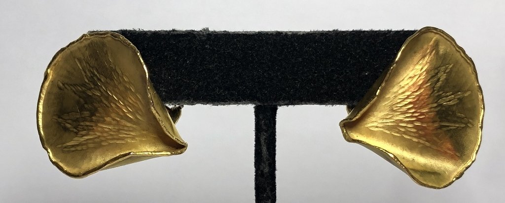 18k Tiffany rose petal earrngs. 6.5 dwts (1 of 6)