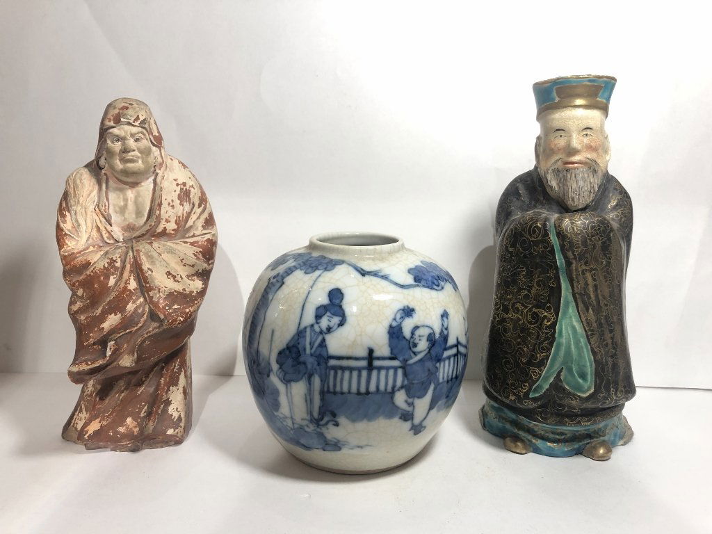 Miscellaneous Chinese items, 2 figurines and a vase (1 of 8)