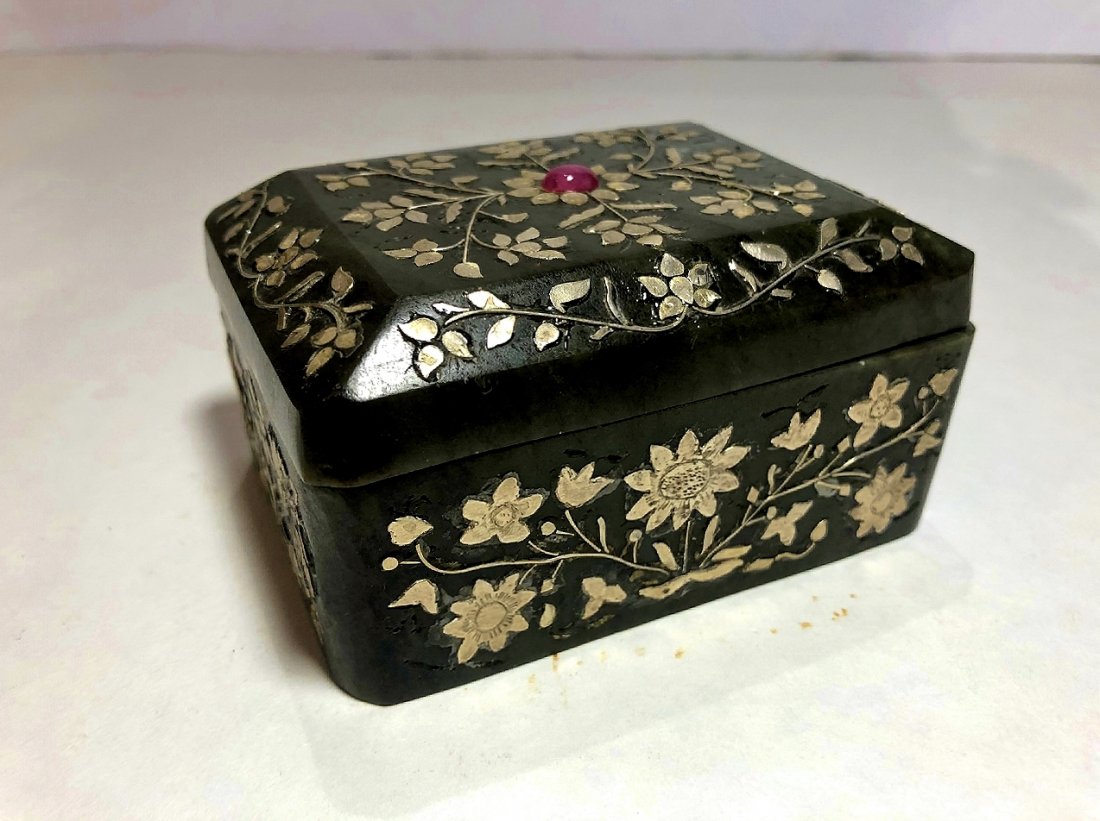 Mogul jade box, inlaid silver wire, 20th century (1 of 11)