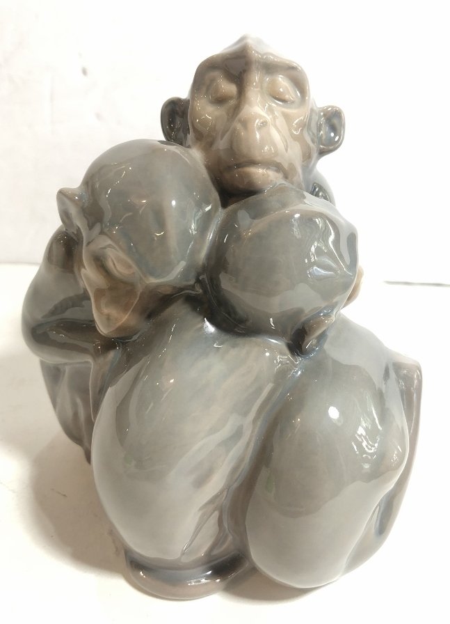 Bing and Grondahl monkeys figurine,c.1965: Bing and Grondahl porcelain monkey figurine,circa 1965. H 5" x 4.5".