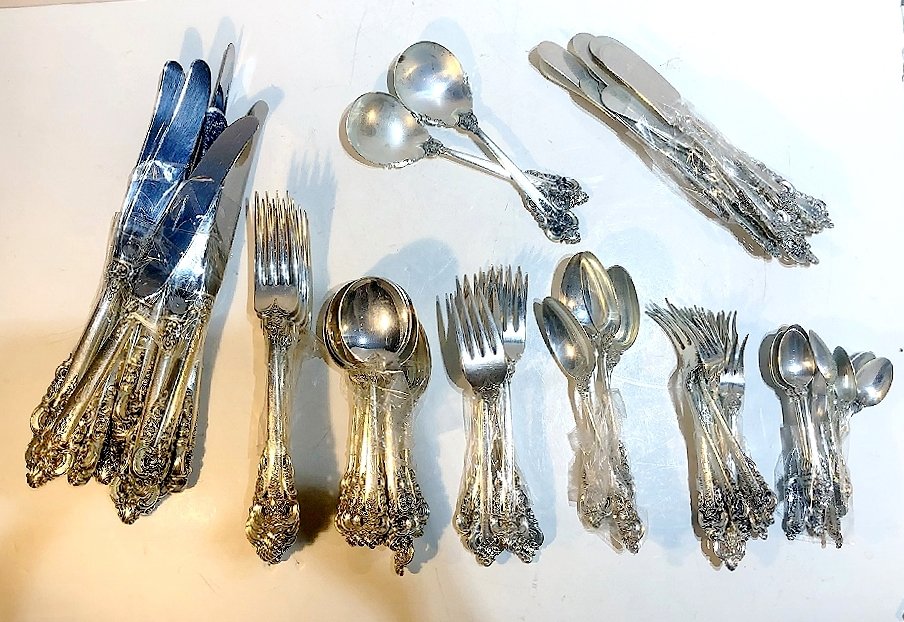 Wallace Baroque sterling flatware set, 85.9 t. oz (1 of 5)