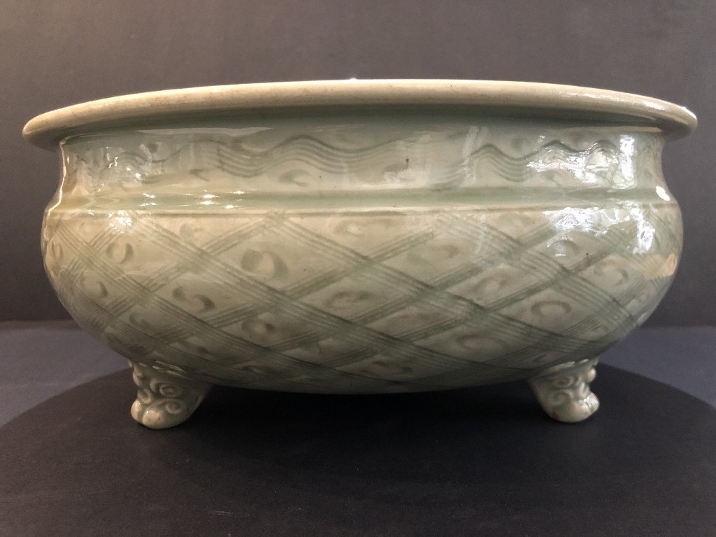 Chinese celadon bowl (1 of 6)