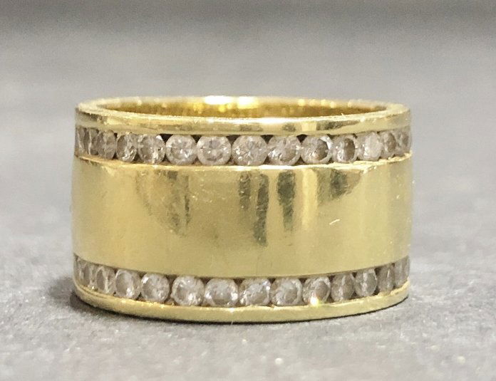 18k diamond band ring (1 of 6)