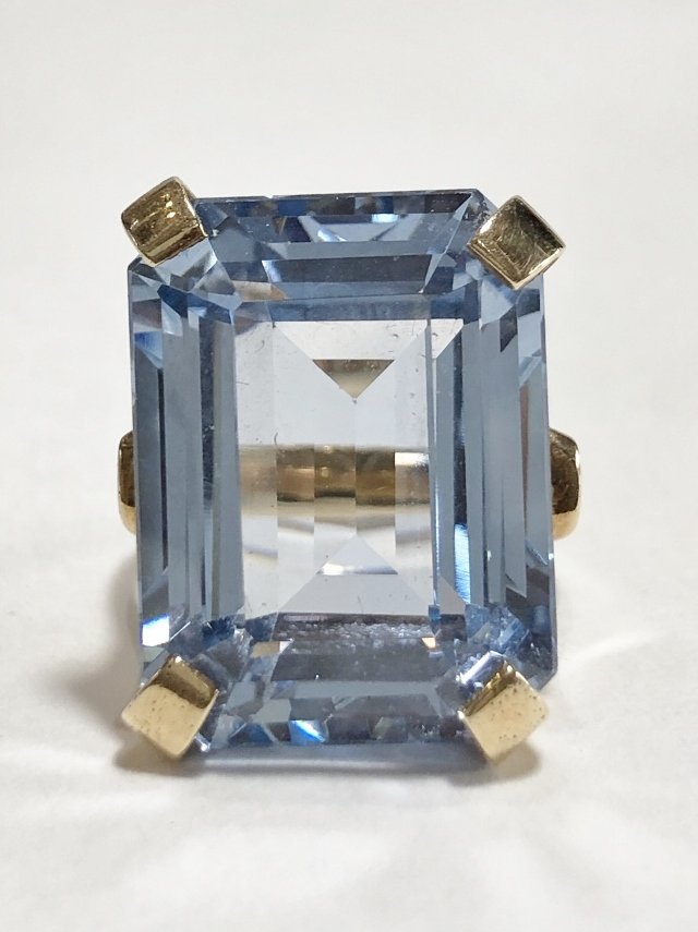 14k blue topaz ring, 7.7 dwts (1 of 6)