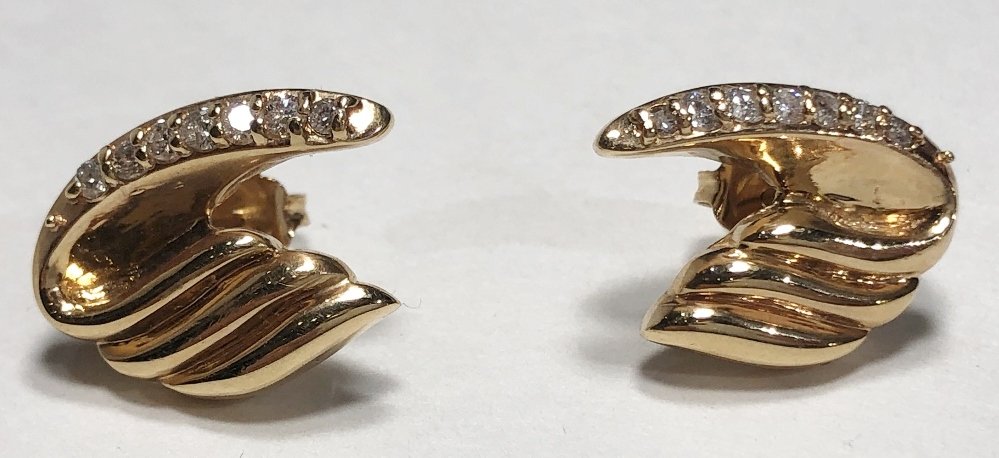 14k diamond earrings, 3.4 dwts-Sams: 14k diamond earrings, 3.4 dwts.From the now closed antique store known as Sam's Place,which sold jewelry and objects at 40 west 25th street in NYC.3/4th inch wide, 3/4th inch high.Each earring contain