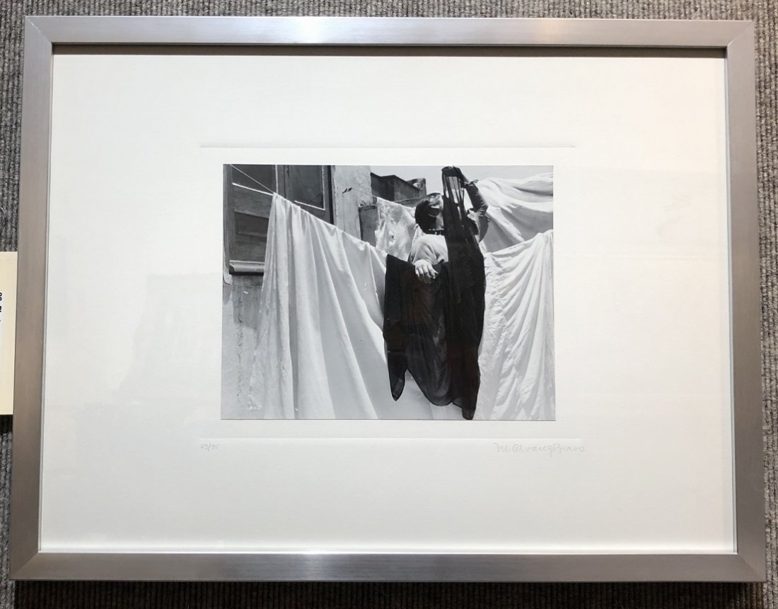 Photograph of laundress by Manuel Alvarez Bravo (1 of 6)