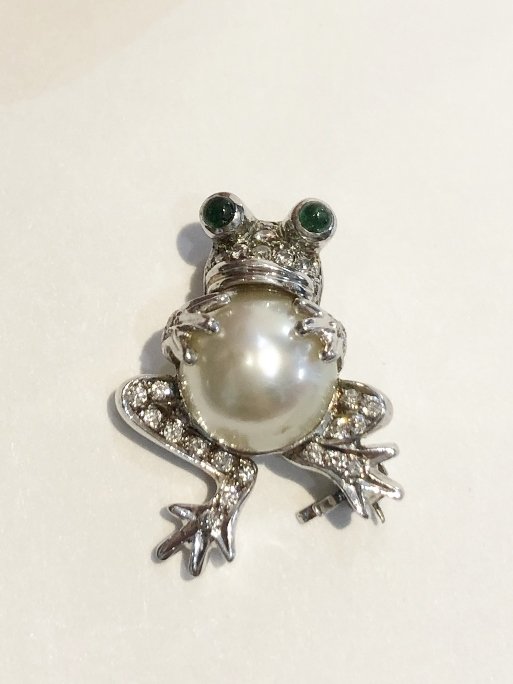 18k diamond pearl frog pin, 3.8 dwt (1 of 6)
