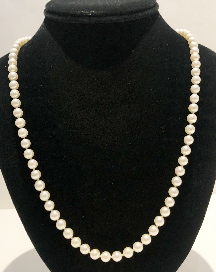 14k gold cult pearl diamond necklace, 20 dwts: 14k gold cult pearl diamond necklace, 20 dwts. Length:24 inches.This necklace contains 85 round 5.7mm cultured pearls, with a pinkish yellow overcast.Perfectly matched.NEARLY BLEMISH FREE, Mikimoto qu